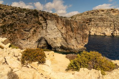 Blue Grotto, Malta 'daki Malta kıyısı ve Akdeniz manzarası