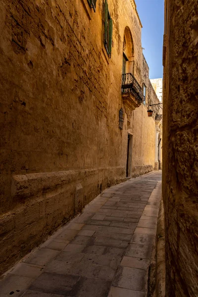 Vista para as ruas na antiga cidade mdina, ilha de malta — Fotografia de Stock