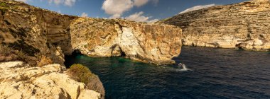 Blue Grotto, Malta 'daki Malta kıyısı ve Akdeniz manzarası
