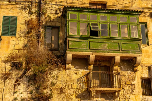 Piękne okna w Valetta, Malta — Zdjęcie stockowe