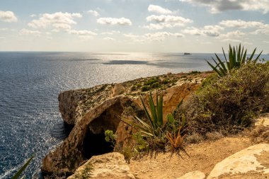 Blue Grotto, Malta 'daki Malta kıyısı ve Akdeniz manzarası