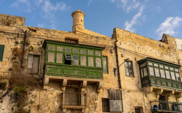 Piękne okna w Valetta, Malta — Zdjęcie stockowe