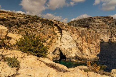 Blue Grotto, Malta 'daki Malta kıyısı ve Akdeniz manzarası