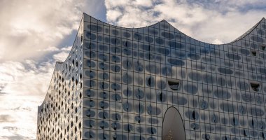 Hamburg Elbphilharmonie Binası günbatımında, uzun pozlama, Hamburg, Almanya