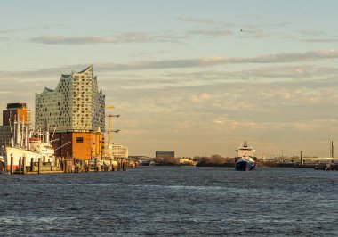 Hamburg Elbphilharmonie Binası günbatımında, uzun pozlama, Hamburg, Almanya