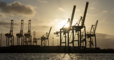 Hamburg liman turnaları zürafaya benziyor, Almanya