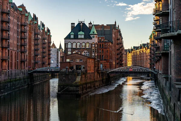 Imagem Armazém Hamburgo Vermelho Edifícios Distritais Hamburgo Alemanha — Fotografia de Stock