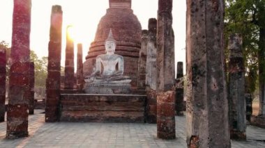 Sukhothai, Tayland 'daki tapınakta Buda heykeli.