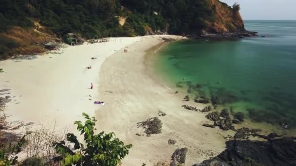タイのコ ランタ島のヌイ湾のビーチの素晴らしい景色 — ストック動画