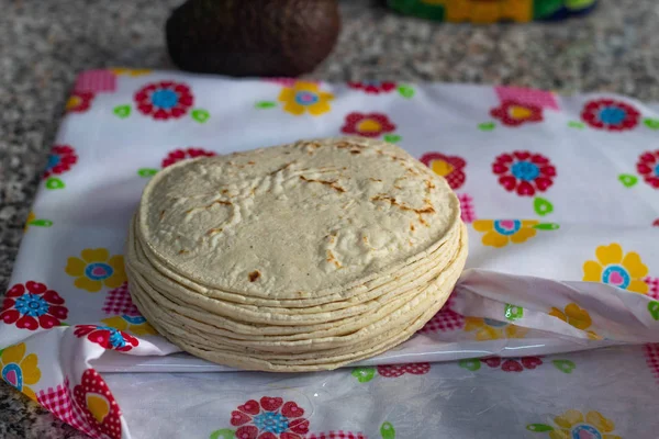 Čerstvá kukuřičná tortilla — Stock fotografie