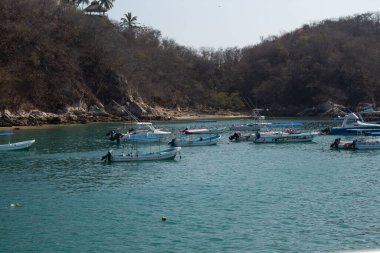 Mükemmel mavi okyanusta tekneler