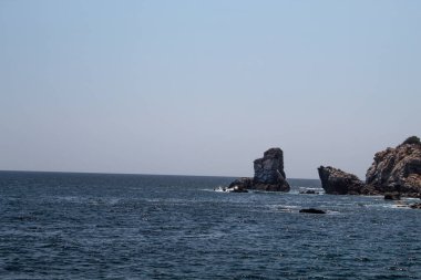 Turkuaz okyanus, Huatulco Meksika 'da güneşli bir gün.