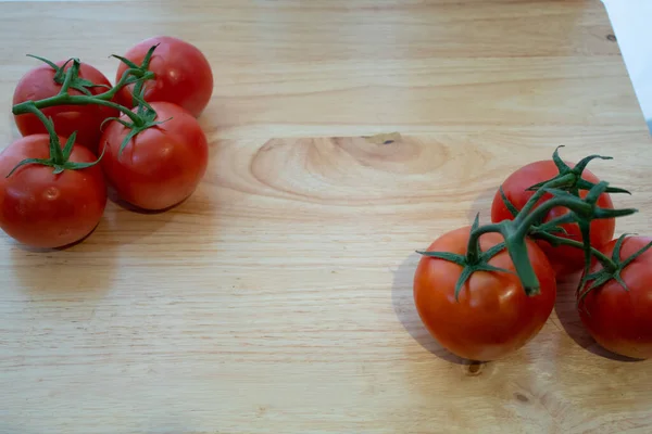 Tomates Delicius Rondes Rouges Fraîches Déchirées — Photo