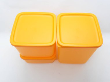 Renkli Sanatsal Modern Plastik Yiyecek Konteynırları Mutfak Atıştırmalıkları ya da Baharat Depolama Aletleri Beyazlar Arkaplanında