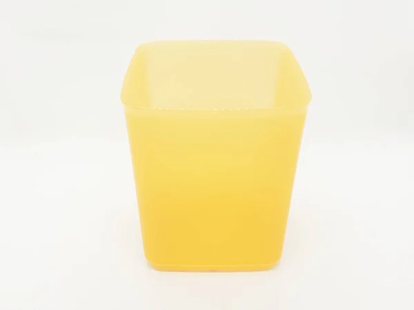 白の分離された背景にキッチンスナックや調味料収納アプライアンスのためのカラフルな芸術的な近代的なプラスチック食品容器 — ストック写真