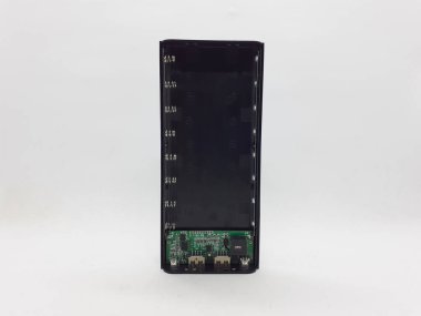 Beyaz Aygıt Şarj Arkaplanda 18650 Pil Tipi ile Modern Renkli Banka Tasarımı