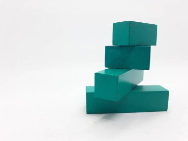 Sanatsal El Yapımı Renkli Çeşitli Şekiller Ahşap Bina Oyuncak Çocuk Oyuncakları Beyazlar Arkaplanında Yaratıcı Eğitim Amaçlı Oyuncak