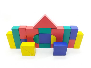 Sanatsal El Yapımı Renkli Çeşitli Şekiller Ahşap Bina Oyuncak Çocuk Oyuncakları Beyazlar Arkaplanında Yaratıcı Eğitim Amaçlı Oyuncak