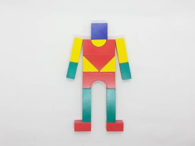 Sanatsal El Yapımı Renkli Çeşitli Şekiller Ahşap Bina Oyuncak Çocuk Oyuncakları Beyazlar Arkaplanında Yaratıcı Eğitim Amaçlı Oyuncak