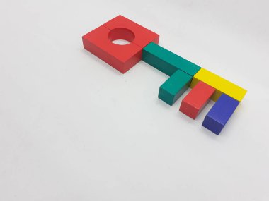 Sanatsal El Yapımı Renkli Çeşitli Şekiller Ahşap Bina Oyuncak Çocuk Oyuncakları Beyazlar Arkaplanında Yaratıcı Eğitim Amaçlı Oyuncak