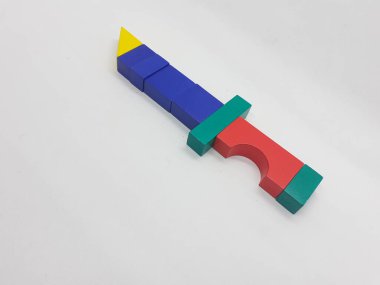 Sanatsal El Yapımı Renkli Çeşitli Şekiller Ahşap Bina Oyuncak Çocuk Oyuncakları Beyazlar Arkaplanında Yaratıcı Eğitim Amaçlı Oyuncak