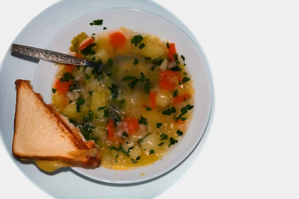 Sup Sayuran Dengan Roti Croutons Pada Latar Belakang Putih — Stok Foto