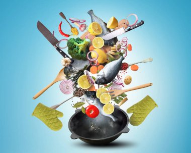 Gıda ile büyük demir tava