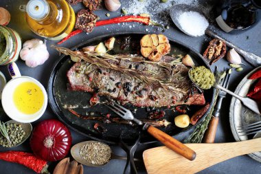 Baharat ile büyük biftek