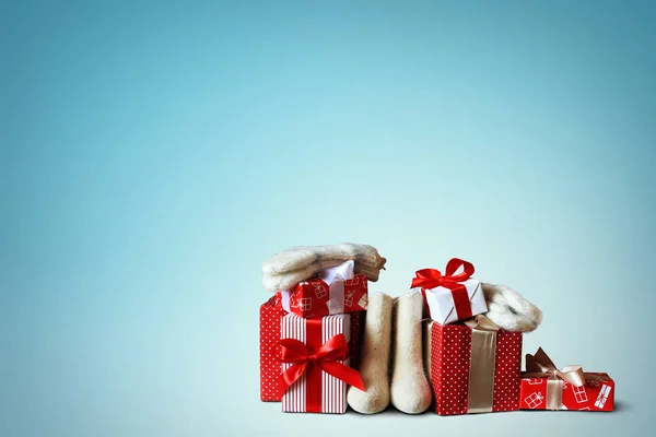 Cadeaux et bottes de Noël — Photo