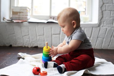 ahşap bir piramit Hild çalış 