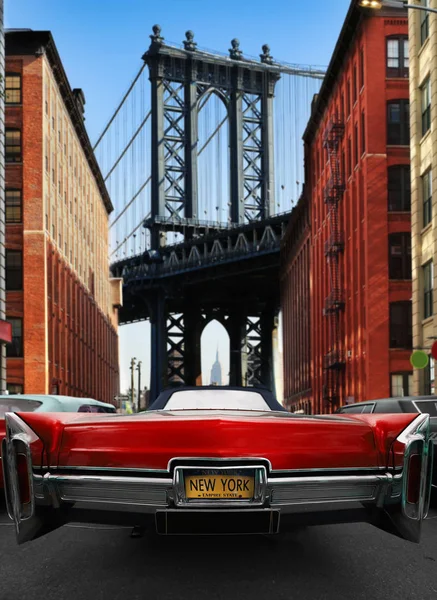 Ρετρό παλαιό αυτοκίνητο κόκκινο χρώμα στη Νέα Υόρκη — Φωτογραφία Αρχείου