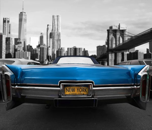 Retro old car blue color in New York — Stock Photo, Image