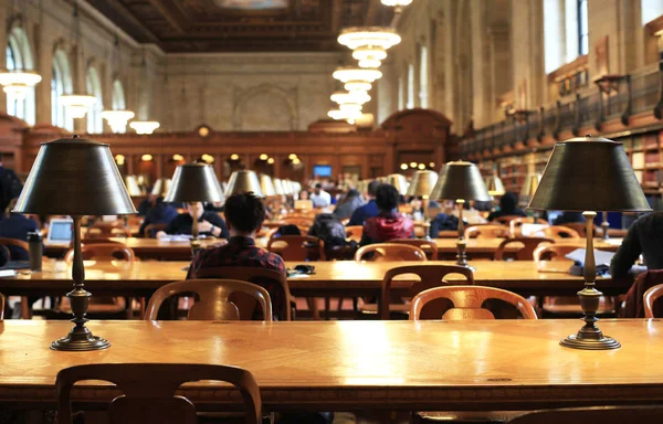 Leeszaal in de bibliotheek — Stockfoto