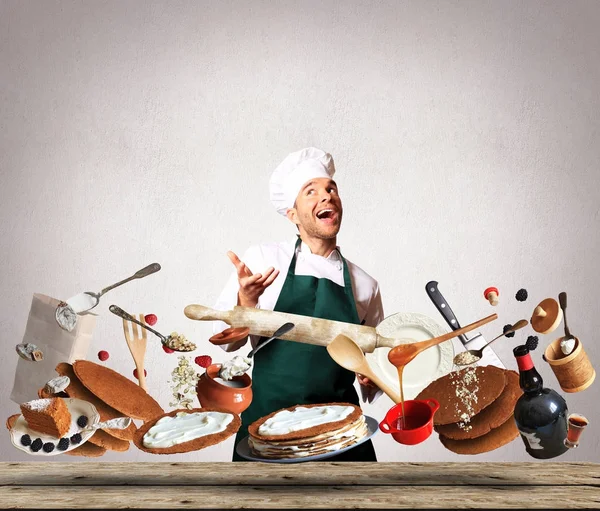 Çilek ile büyük bir pasta pişirme 