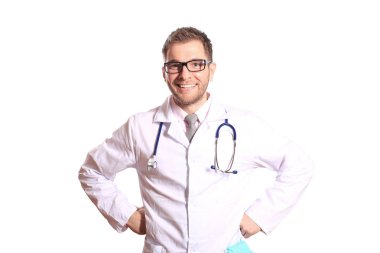 Doktor tıbbi ofiste gülümsüyor