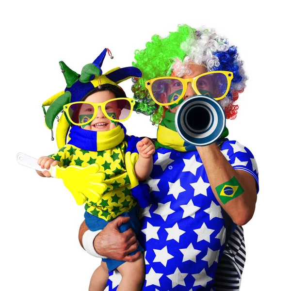 Vater Mit Perücke Und Sohn Der Brasilianischen Fans — Stockfoto