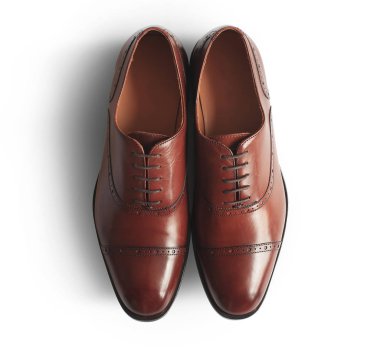 Klasik tarzda kahverengi deri erkek ayakkabıları.