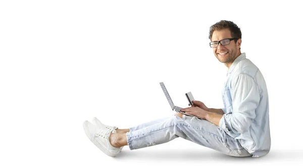 Jovem Com Laptop Cartão Crédito — Fotografia de Stock