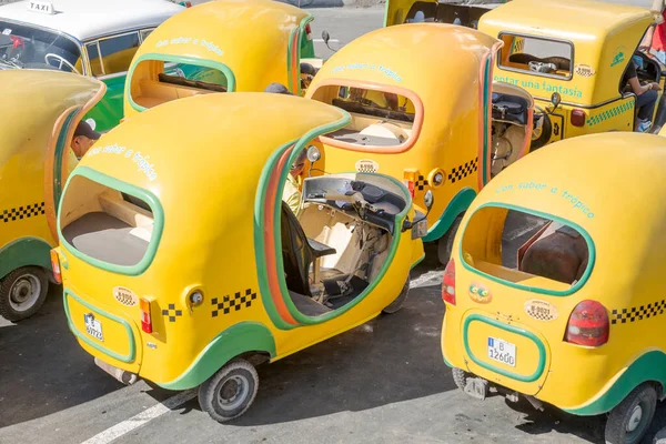 Coco Taxi Parkering Havanna — Stockfoto