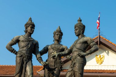 Üç Kral Anıtı ya da yaygın adıyla Üç Kral Anıtı, Wiang Chiang Mai 'nin yaratıcıları Phaya Mangrai, Phaya Ngam Muang ve Kral Ramkhamhaeng' in kraliyet anıtıdır..