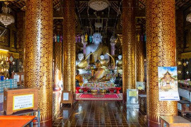 Chiang Mai Tayland-10 Ocak 2020: Chiang Mai Şehir Tapınağı. Pagoda 'nın Phaya Mangrai' nin kemiklerini içerdiğini tahmin etti. Efsaneye göre pazarda Phaya Mangrai 'ye yıldırım çarpmış..