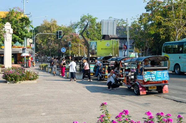 Chiang Mai Thajsko Leden 2020 Skupina Turistů Kteří Tuk Tuk — Stock fotografie