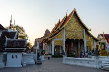 Chiang Mai Tayland-10 Ocak 2020: Wat Chedi Luang Tapınağı, Mangrai Dynastyli Phaya Saen Mueang Kralı Rama Vii döneminde inşa edildi..