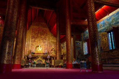 Chiang Mai-Tayland 11 Ocak 2020: Phra Singh Buddha heykeli, Buda heykelleri Chiang Saen sanatı. 1888.Chiang Mai Tayland - 11 Ocak 2020: