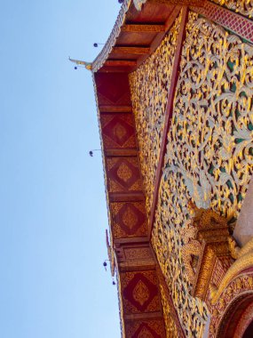 Chiang Mai-Tayland 12 Ocak 2020: Wat Phra Doi Suthep tapınağı Chiang Mai ovalarından 689 metre yükseklikte ve deniz seviyesinden 1046 metre yükseklikte.
