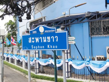 Saphan Khao Kavşağı BANGKOK, THAILAND-10 AĞUSTOS 2018: Bu bölgede hem perakende hem de toptan Bangkok için büyük bir meyve pazarı vardır. On, 10 AĞUSTOS 2018, Tayland