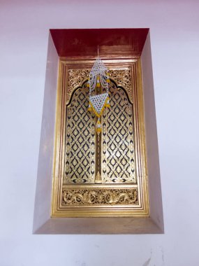 BANGKOK Ulusal Müzesi, THAILAND-10 AĞUSTOS 2018: Tayland desenli ahşap pencere, 10 AĞUSTOS 2018, Tayland