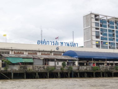 Chao Phraya Nehri BANGKOK, THAILAND-16 AĞUSTOS 2018: Balıkçılık Örgütü, balıkçılık sektöründe önemli bir organizasyondur. 16 Ağustos 2018 'de, Tayland' da.