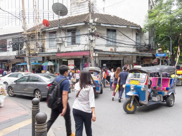 Silom Bangkok Thailand Agosto 2018 Manhã Pessoas Estão Caminhando Para — Fotografia de Stock