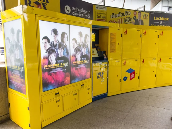 Silom Road Bangkok Tailandia Agosto 2018 Alquila Vestuario Estación Agosto —  Fotos de Stock